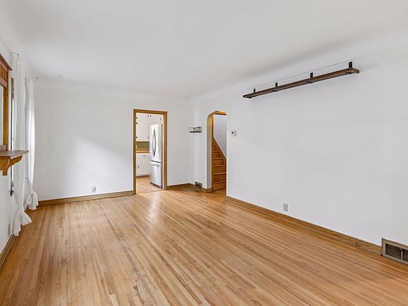 5th image of 1605 Merrill St