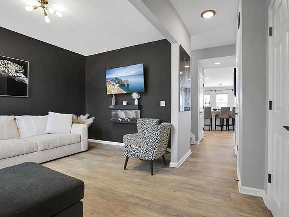 5th image of 958 Thorn Hill Pl