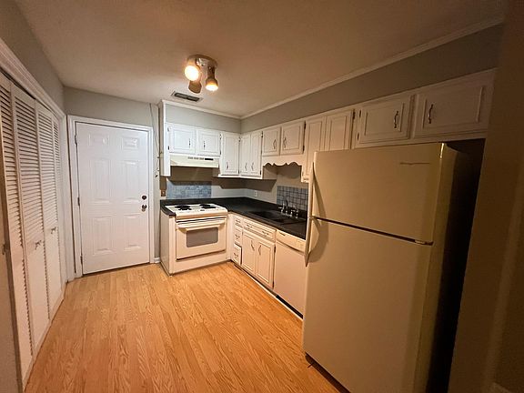 4th image of 140 Lanier Dr #188