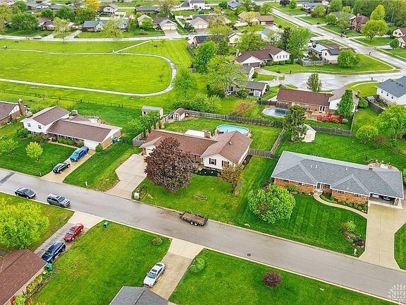 4th image of 2449 S Old Oaks Dr