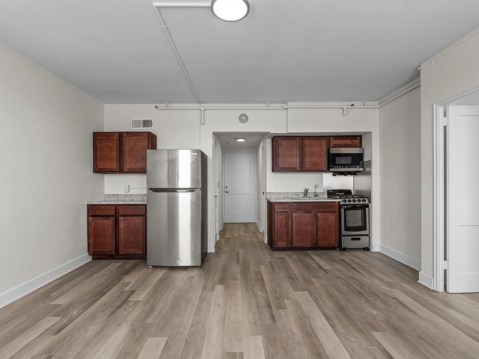 Fairmont Tower Apartments — Photo 2