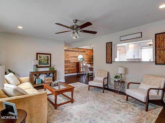 3rd image of 546 Nicholas Road