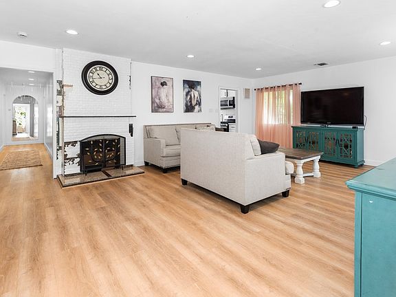 4th image of 6608 Saint Clair Ave