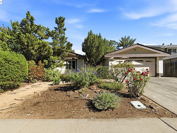 2nd image of 336 Encina Ave