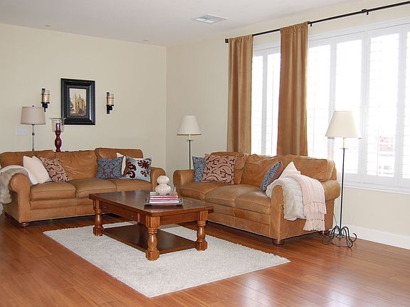 4th image of 271 Chamomile Dr