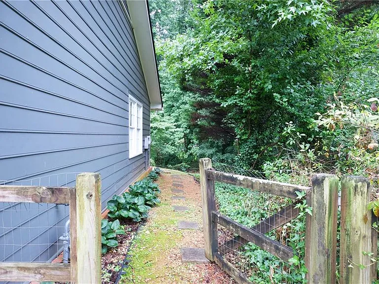 3328 Mountain Hollow Dr — Photo 22