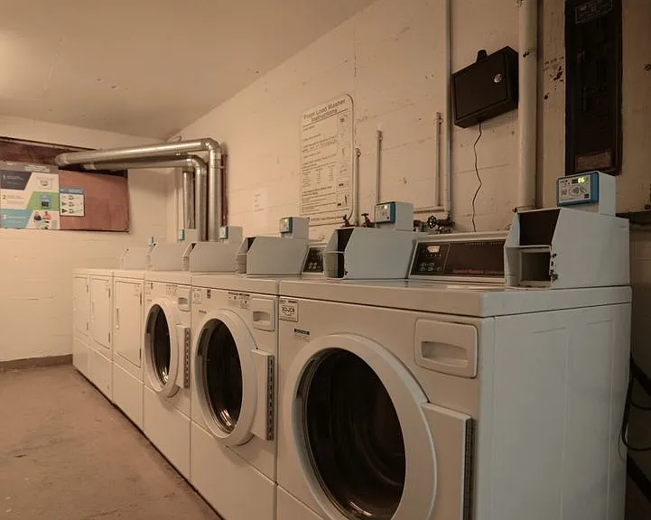 Melrose Court Apartments — Photo 17