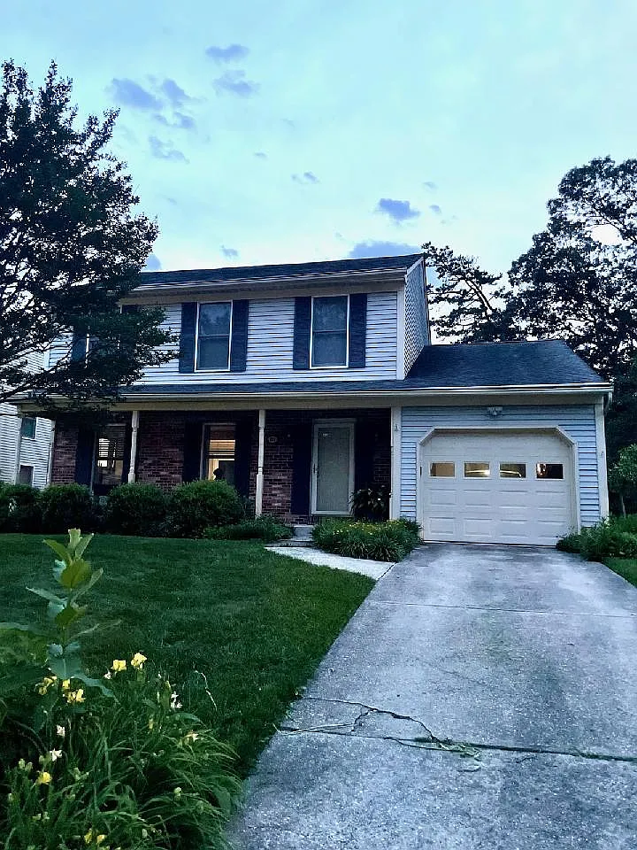 288 Tolstoy Ln photo 1