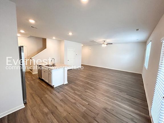 4th image of 109 Maple Spring Trl
