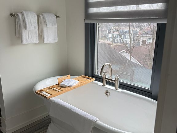 5th image of 1310-1310A Stainback Ave #A