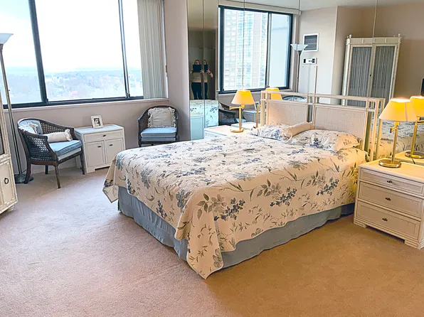 271-10 Grand Central Parkway image 14 of 16