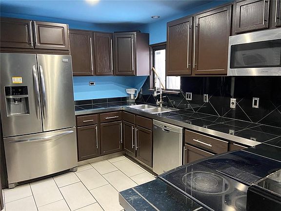2nd image of 7989 Benjamin Dr