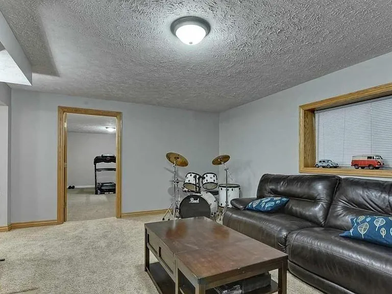 2302 Quartz Dr — Photo 15