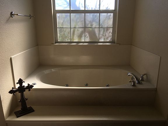 Jacuzzi tub