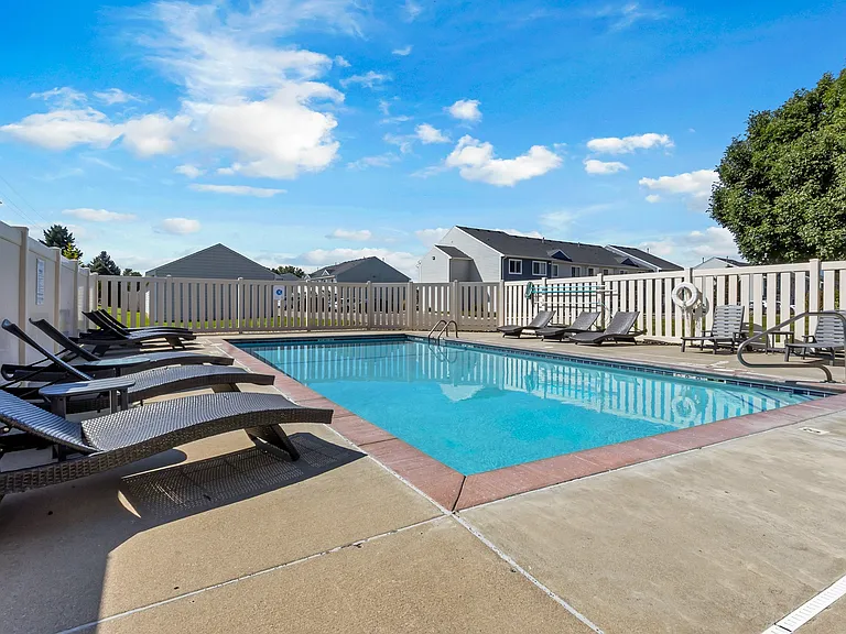 Prairiewood Apartments and Townhomes — Photo 36