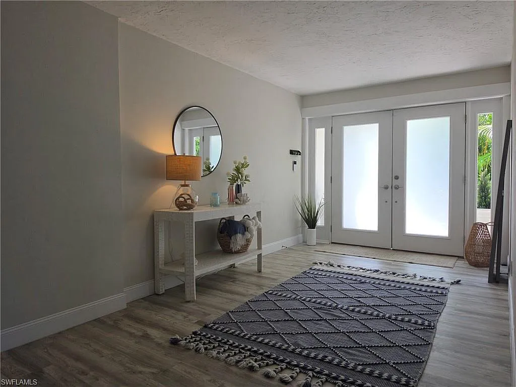 3 bed, 2.0 bath, 1577 sqft, $5,000 — Photo 4