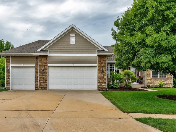 6104 Trace Ct, Johnston, IA 50131