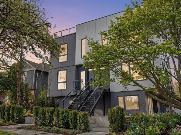 692 W 29th Ave, Vancouver, BC V5Z 2H9