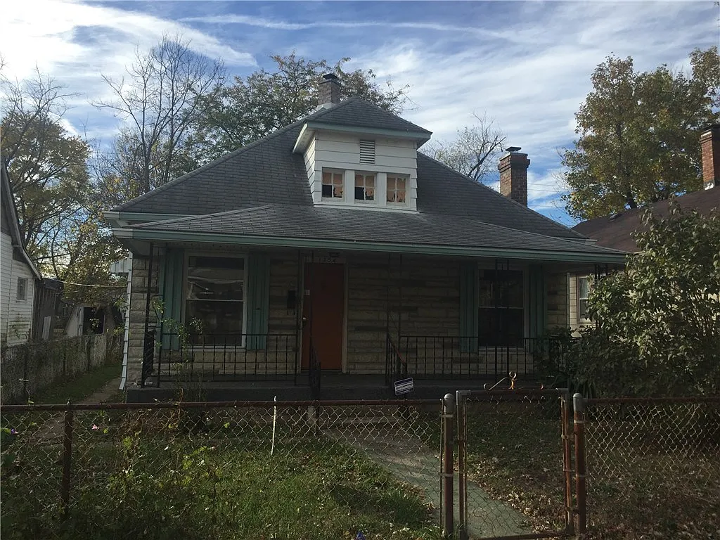 1354 Hiatt St photo 1