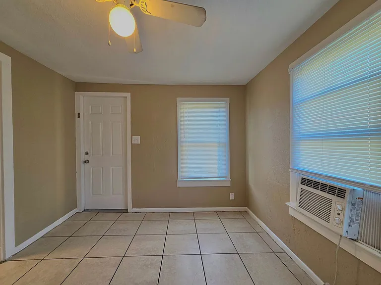 2253 Golfview St — Photo 9