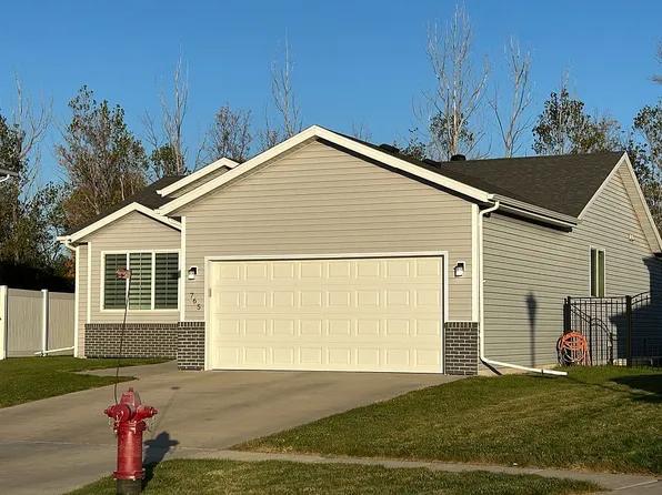 765 Albert Dr W, West Fargo, ND 58078