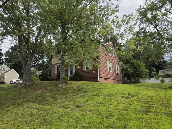 77 Ridge Rd, Marlborough, MA 01752