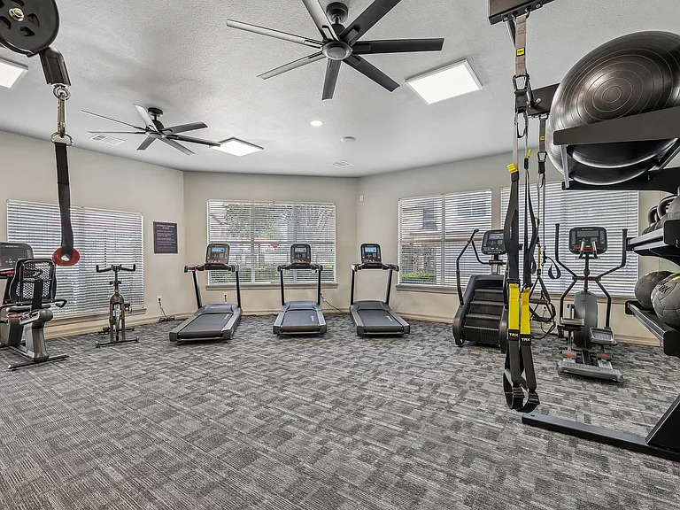 Regency Dell Ranch Apartments — Photo 31