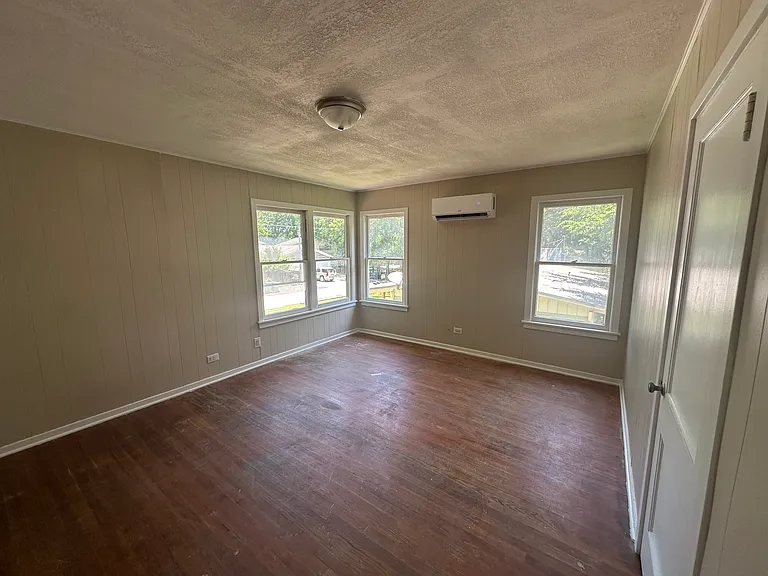 408 E Klein Rd — Photo 10