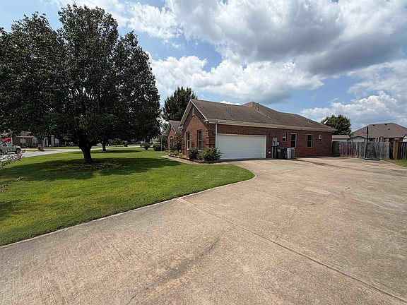 3rd image of 1236 Commons Dr