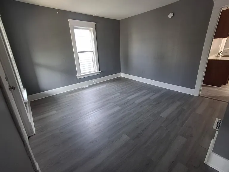 543 E 14th St #1 — Photo 10
