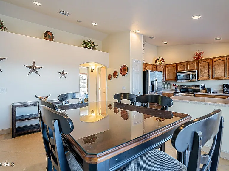 1105 N Cota Ln — Photo 17