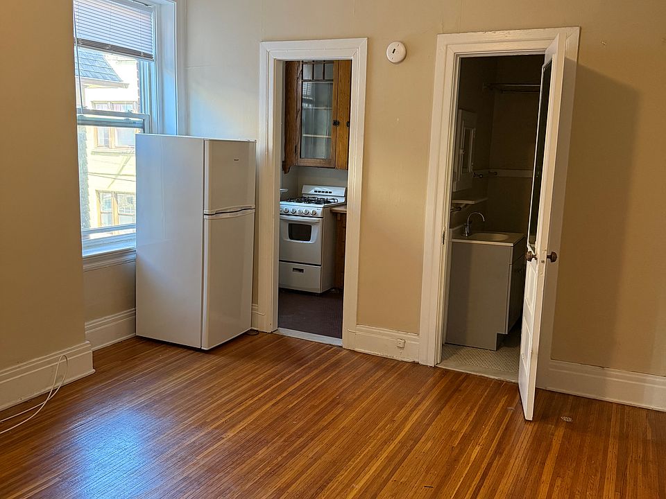 2nd image of 30 Park Ave #7