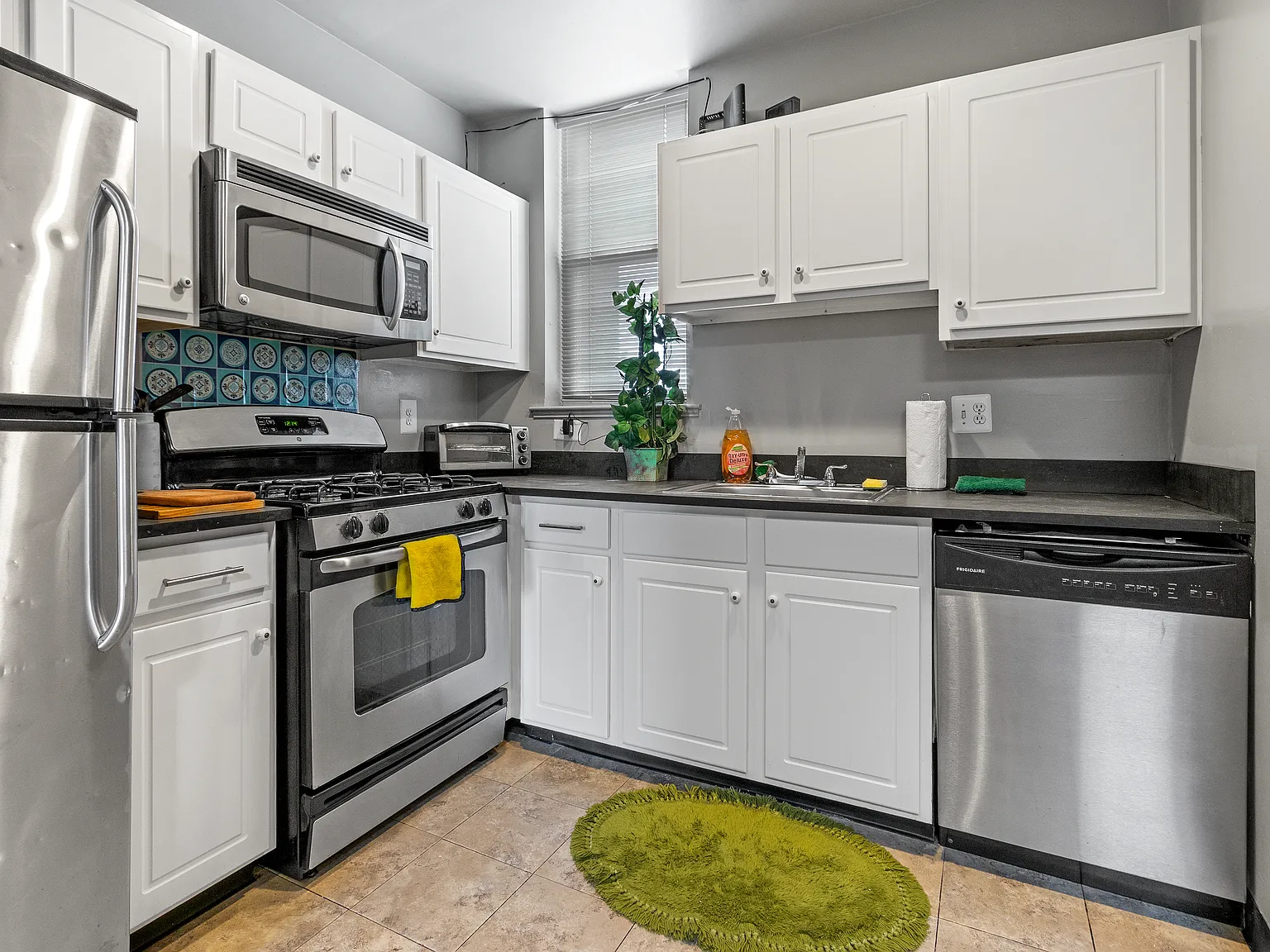 4 bed, 1500 sqft, $2,780 — Photo 3