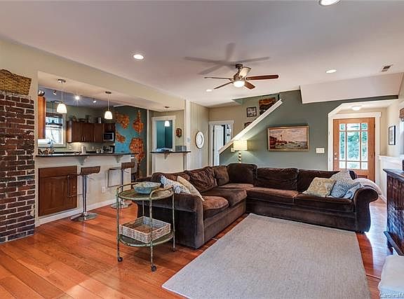 3rd image of 15 Forsythe St