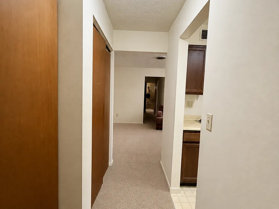 639 2 Bedroom Entrance