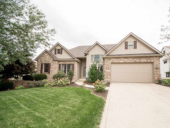 3rd image of 1782 E Brookside Trl