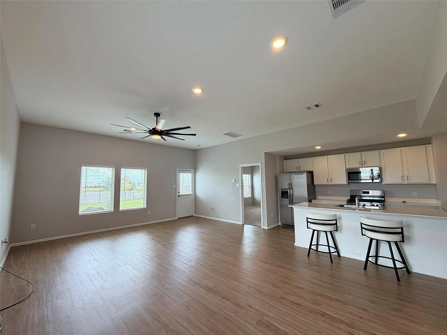 4 bed, 2.5 bath, 2120 sqft, $2,395 — Photo 2