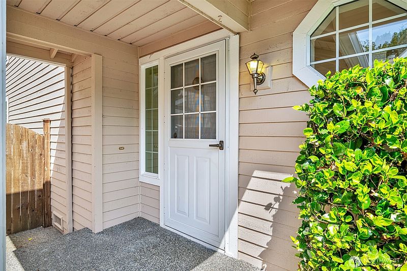 3rd image of 2016 Mill Pointe Drive SE
