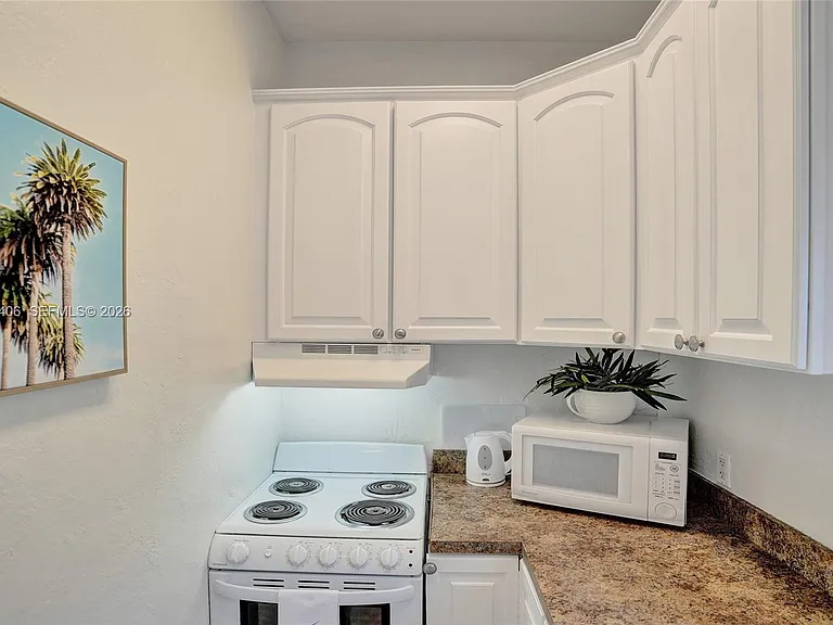 1012 NE 17th Ct #2 — Photo 2