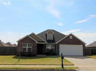 3304 S B St, Rogers, AR 72758