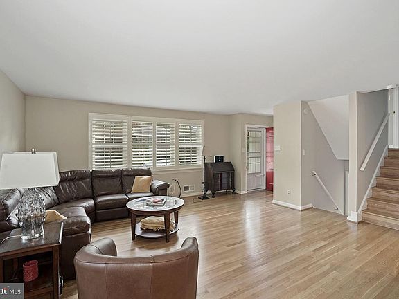 2nd image of 626 Crocus Dr