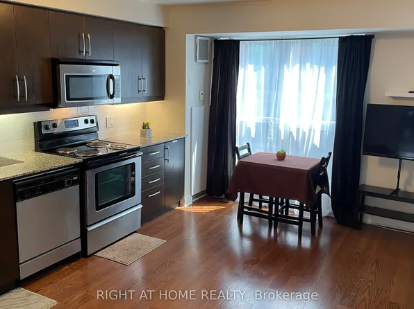 1 Scott St #810, Toronto, ON M5E 1A1