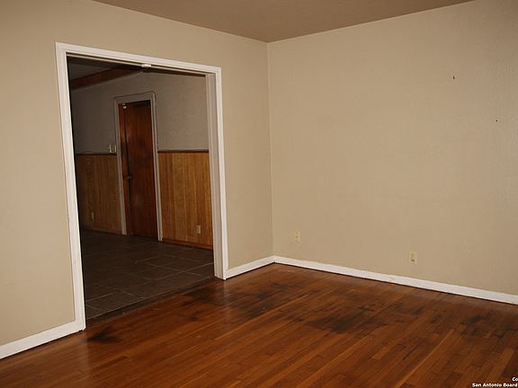 4th image of 4830 HERSHEY DR