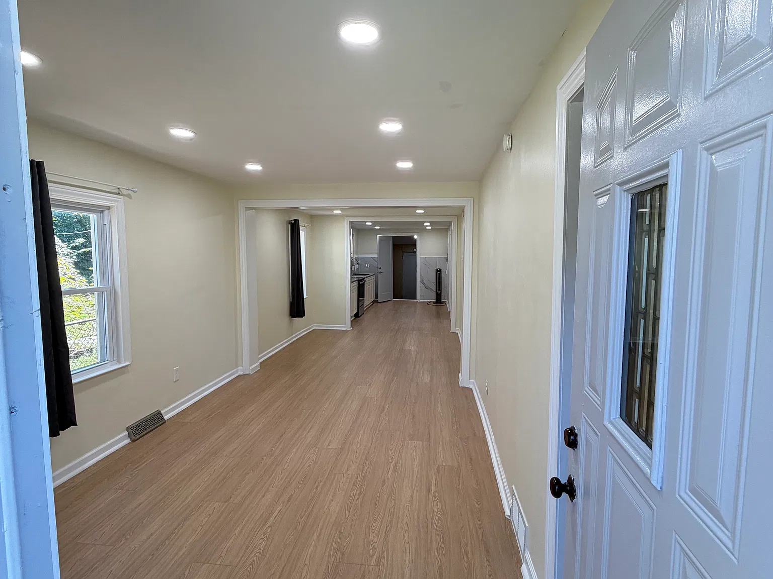 3 bed, 935 sqft, $1,775 — Photo 3