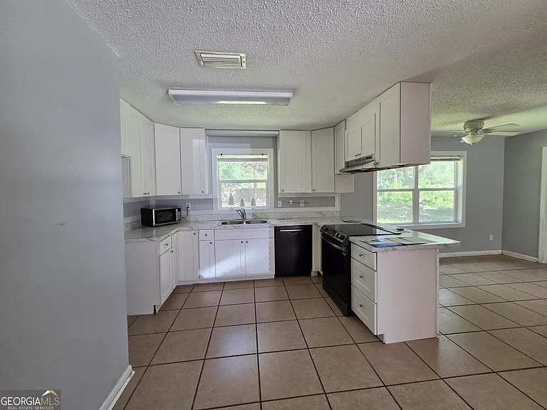 504 Martha Dr — Photo 10