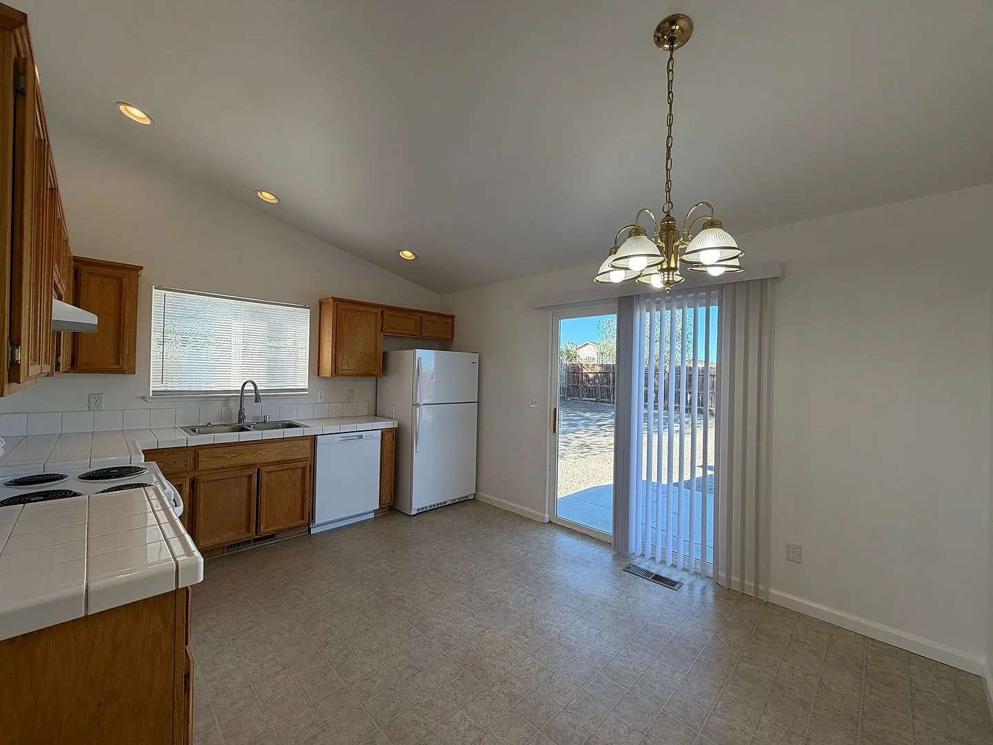 Cozy 3-bedroom home in Donner Trails, Fernley — Photo 4