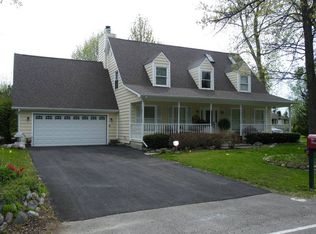 5814 Briarwood Dr, Crystal Lake, IL 60014