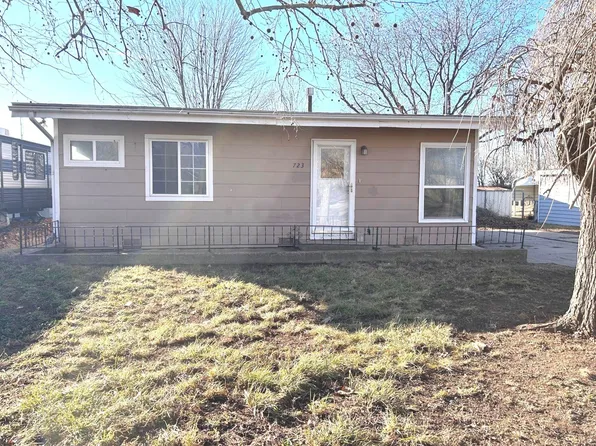 723 N 1st Ave, Mulvane, KS 67110