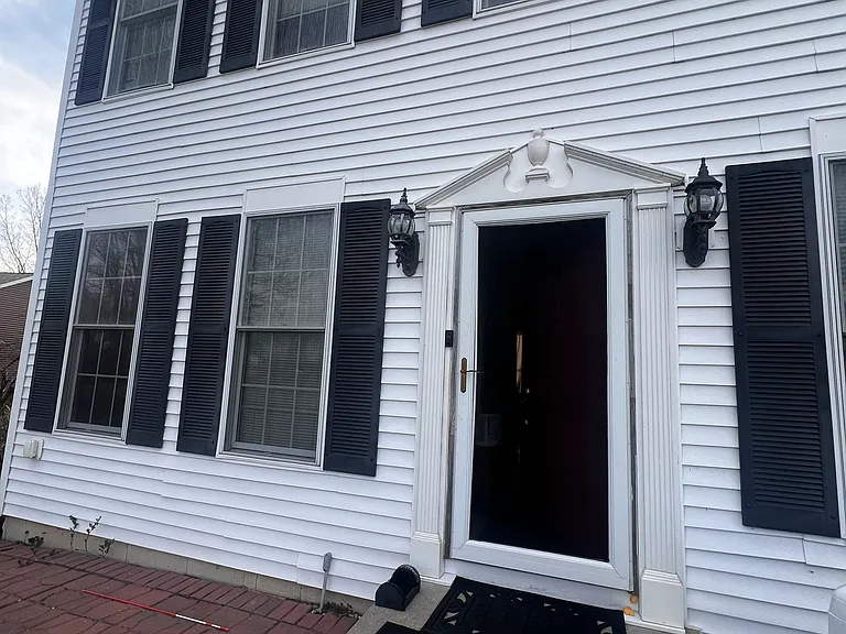 18147 Dundee Ct — Photo 2