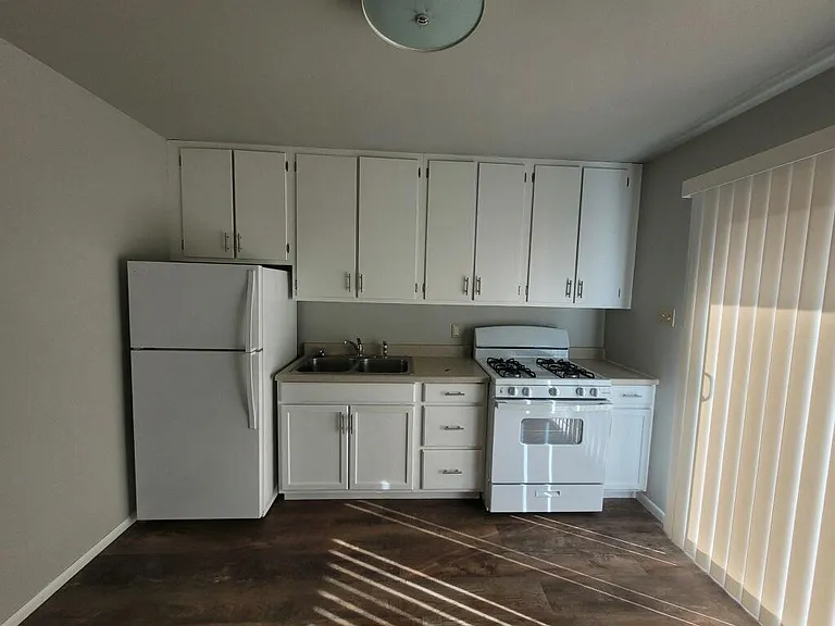 575 S Alma Ave #2 — Photo 2
